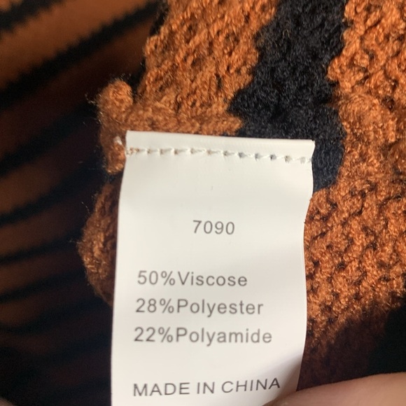 Women’s Striped Sweater Size Medium - Picture 6 of 8